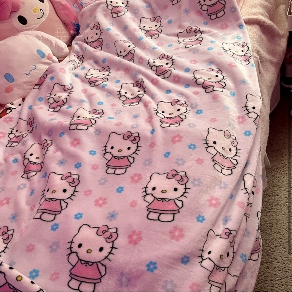 Hello Kitty Spring Blanket - Picture 4 of 4